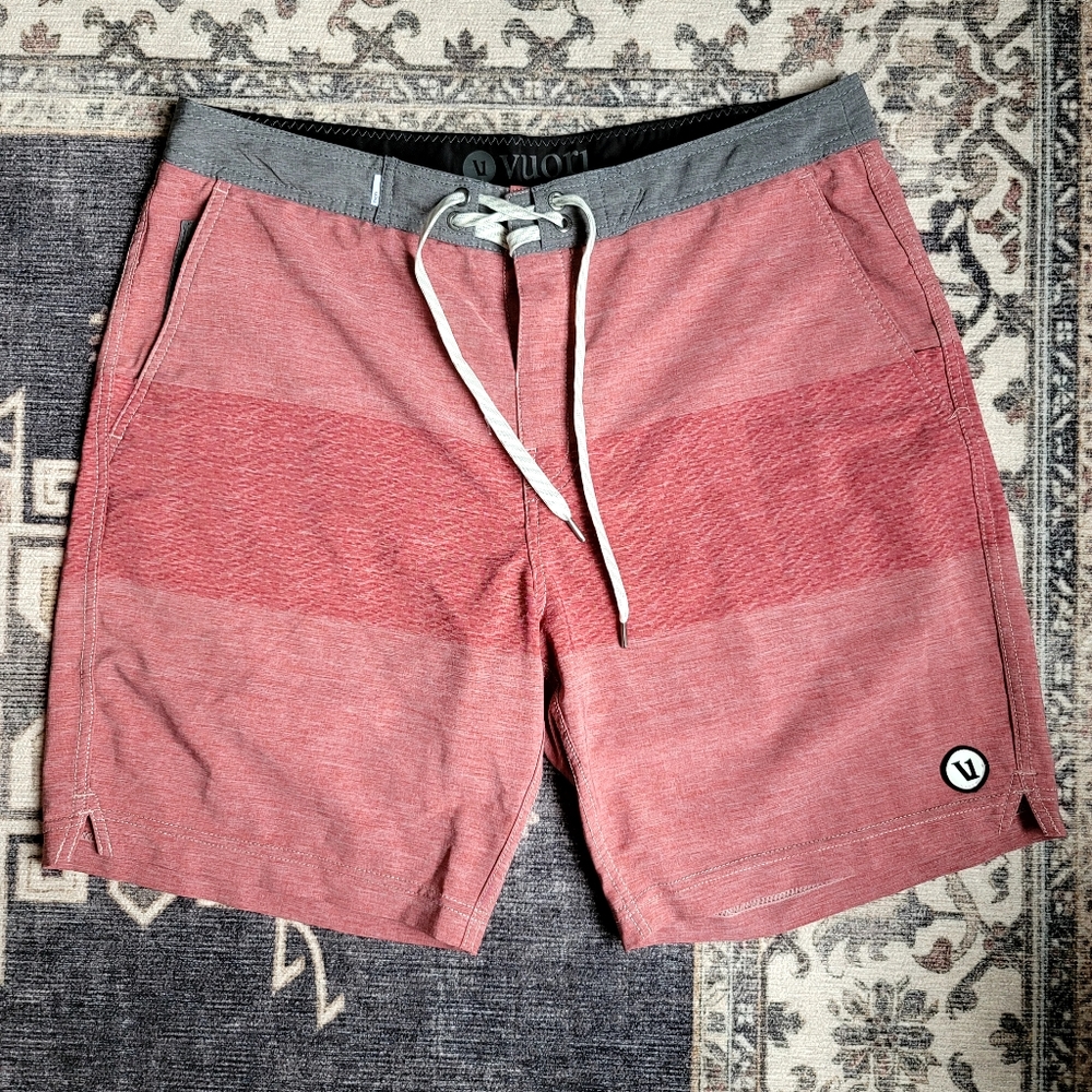Vuori Men's Striped Cruise Boardshort with Pockets sz 33